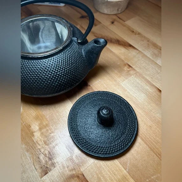 Vintage Japanese Cast Iron Teapot - Picture 4 of 9